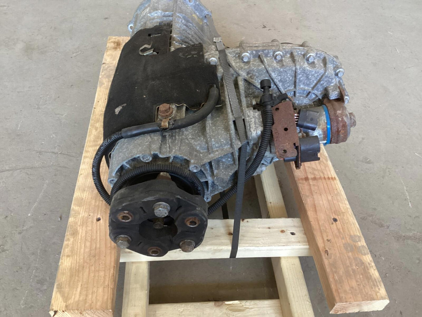 2003 - 2010 Porsche Cayenne Transmission Transfer Case Gear Box OEM
