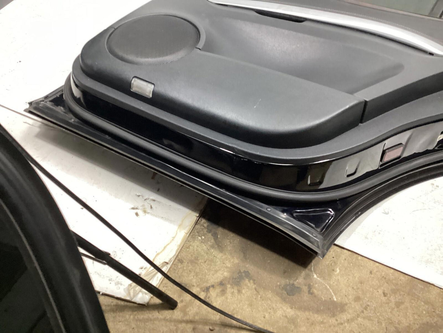 2009-2015 MERCEDES GL350 REAR RIGHT PASSENGER SIDE DOOR SHELL COVER ASSEMBLY OEM