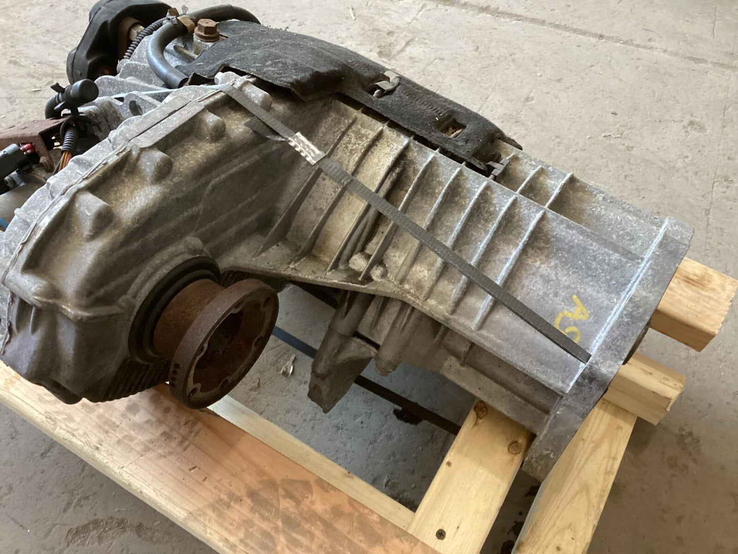 2003 - 2010 Porsche Cayenne Transmission Transfer Case Gear Box OEM