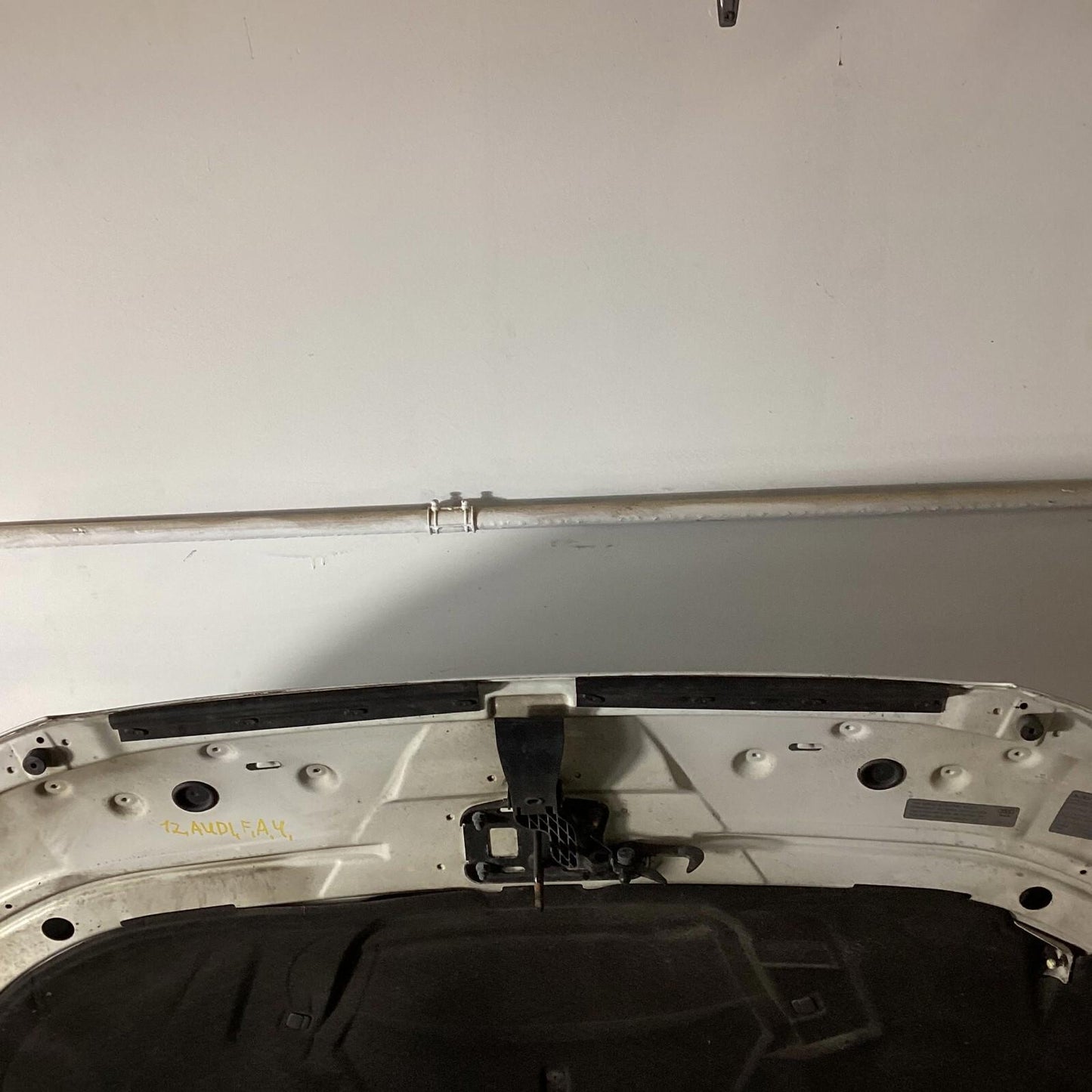 2009-2012 AUDI A4 2.0T PREMIUM SERIES HOOD COVER PANEL SHELL 077010542A OEM .