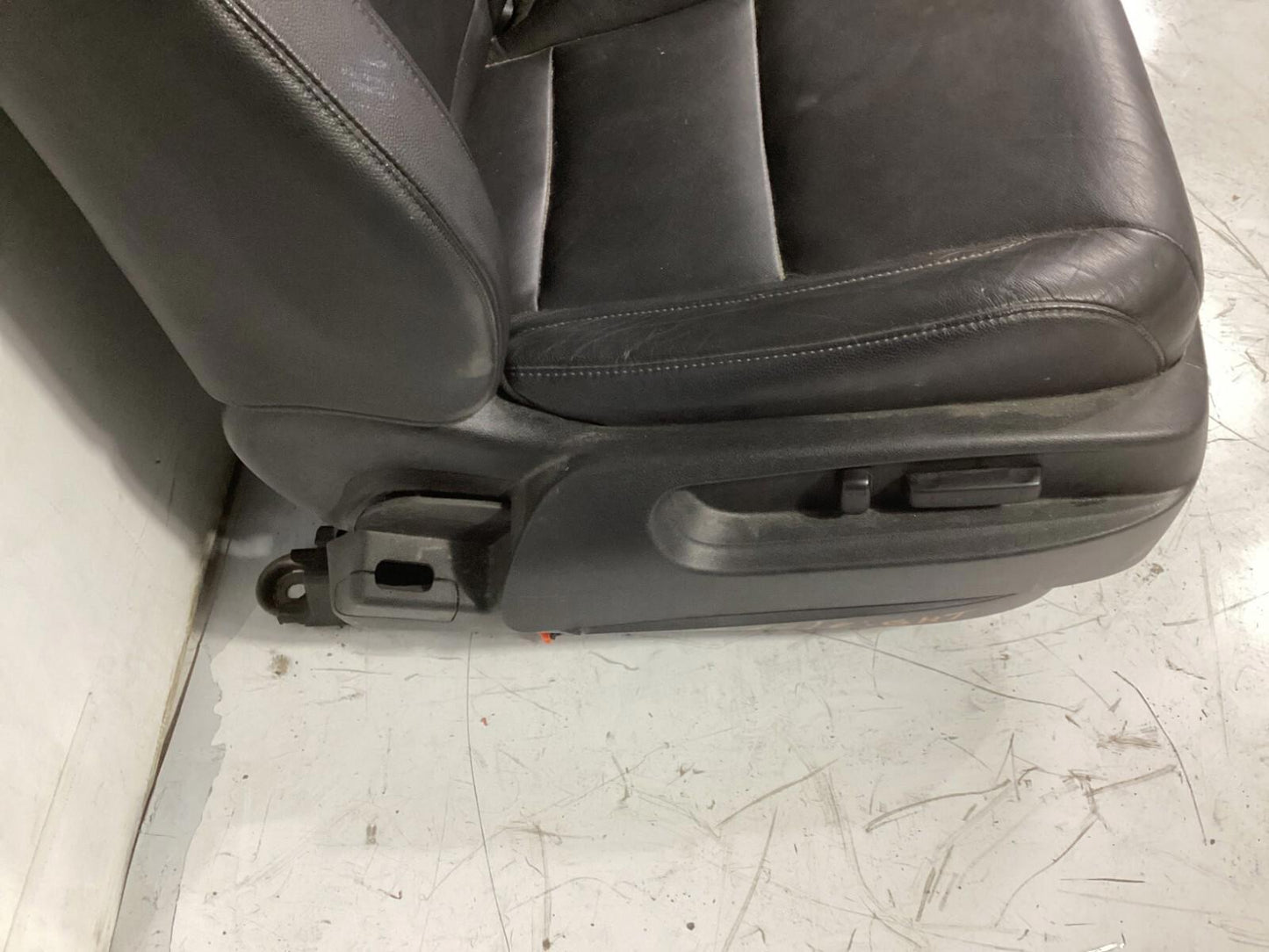2014 – 2016 Acura MDX Front Driver and Passenger Side Seat Assembly OEM