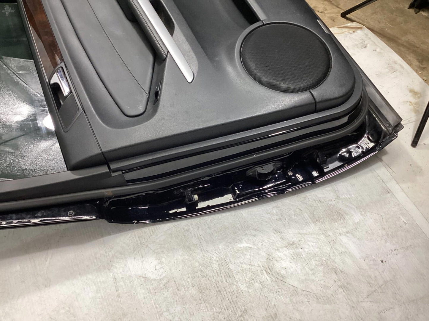 2009-2015 MERCEDES GL350 REAR RIGHT PASSENGER SIDE DOOR SHELL COVER ASSEMBLY OEM