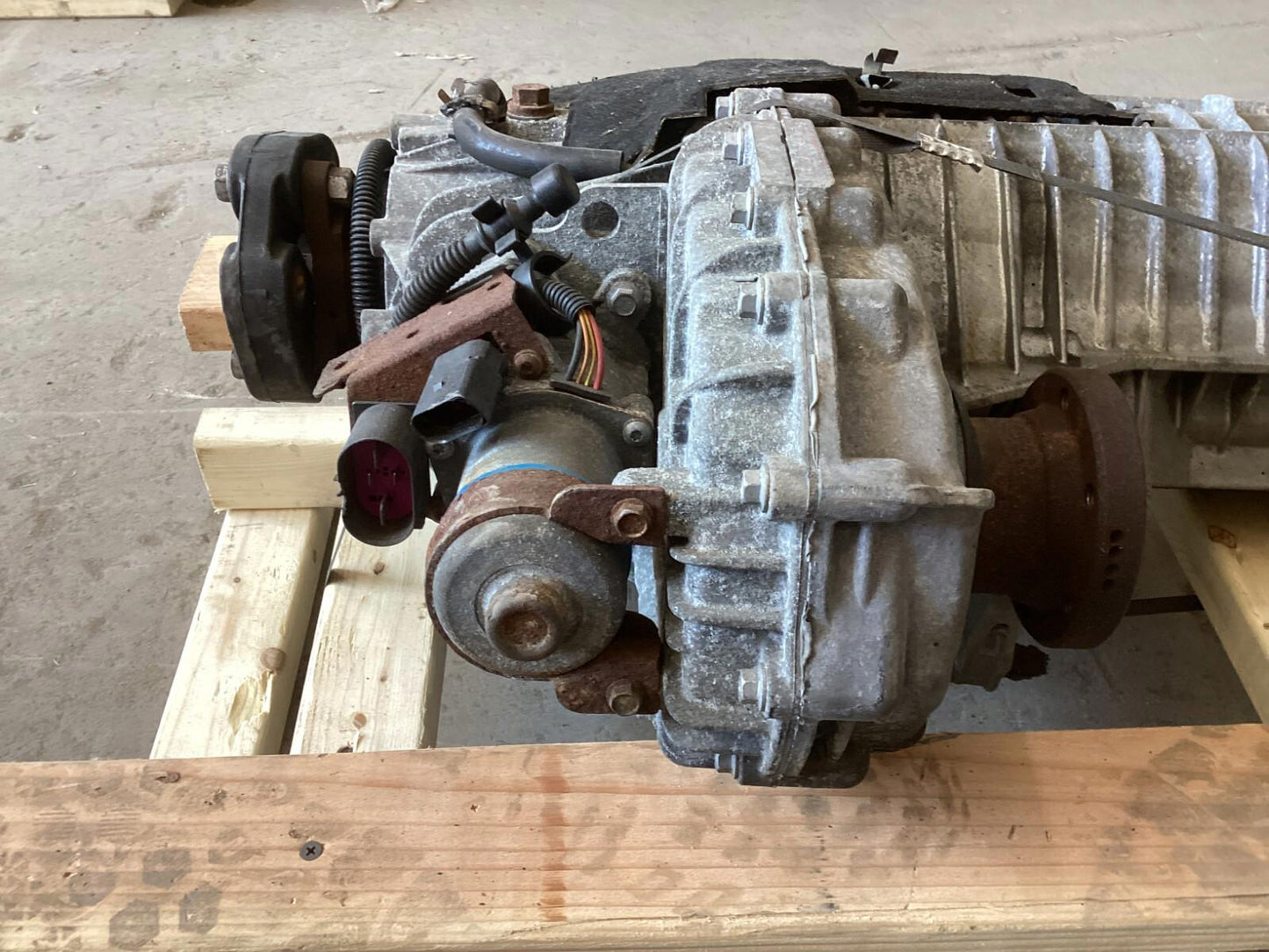 2003 - 2010 Porsche Cayenne Transmission Transfer Case Gear Box OEM