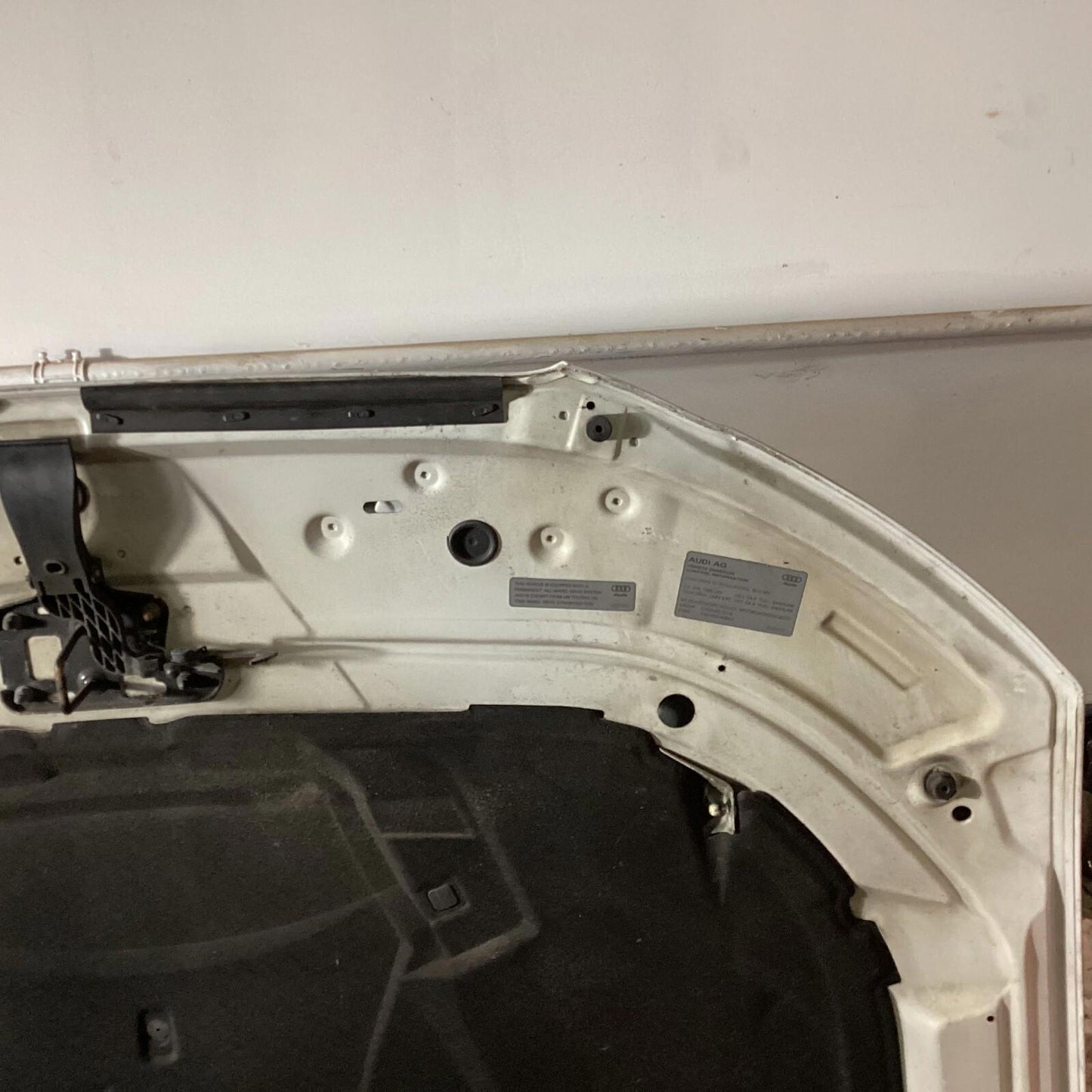 2009-2012 AUDI A4 2.0T PREMIUM SERIES HOOD COVER PANEL SHELL 077010542A OEM .