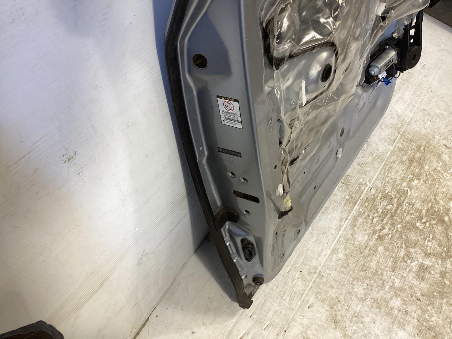 2011-2014 TOYOTA SIENNA Rear Passenger Side Complete Door Assembly w/ Glass OEM