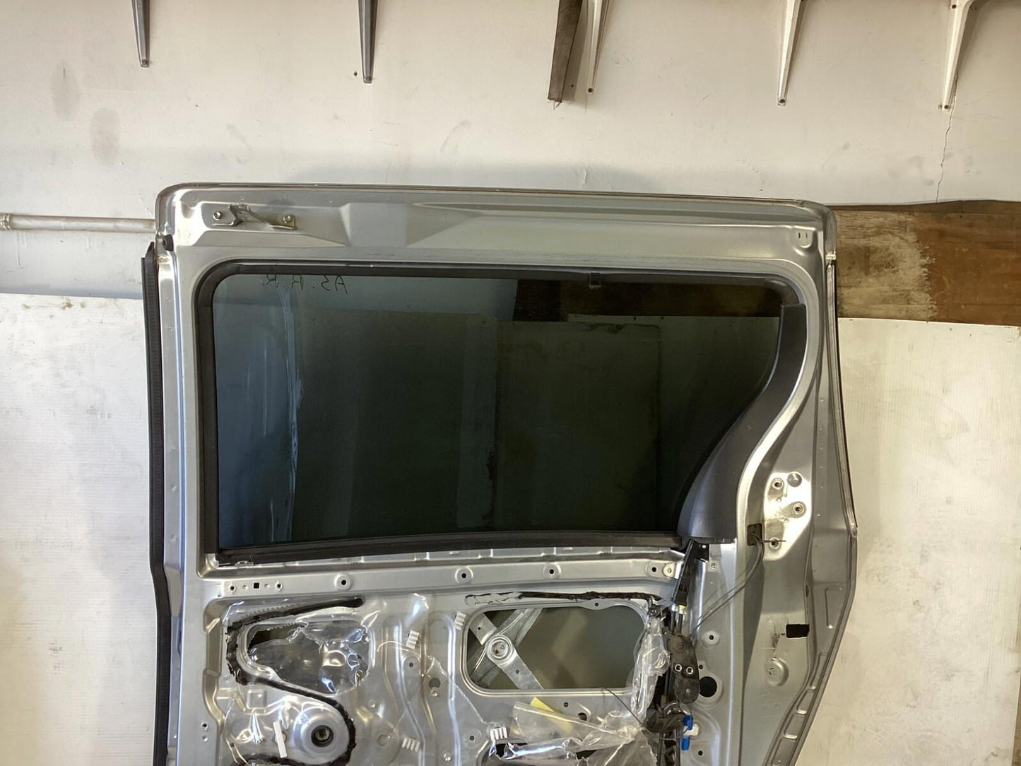 2011-2014 TOYOTA SIENNA Rear Passenger Side Complete Door Assembly w/ Glass OEM