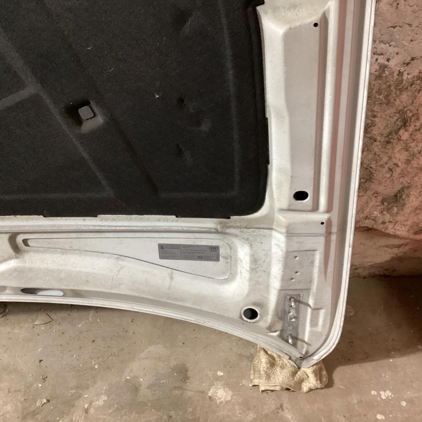 2009-2012 AUDI A4 2.0T PREMIUM SERIES HOOD COVER PANEL SHELL 077010542A OEM .