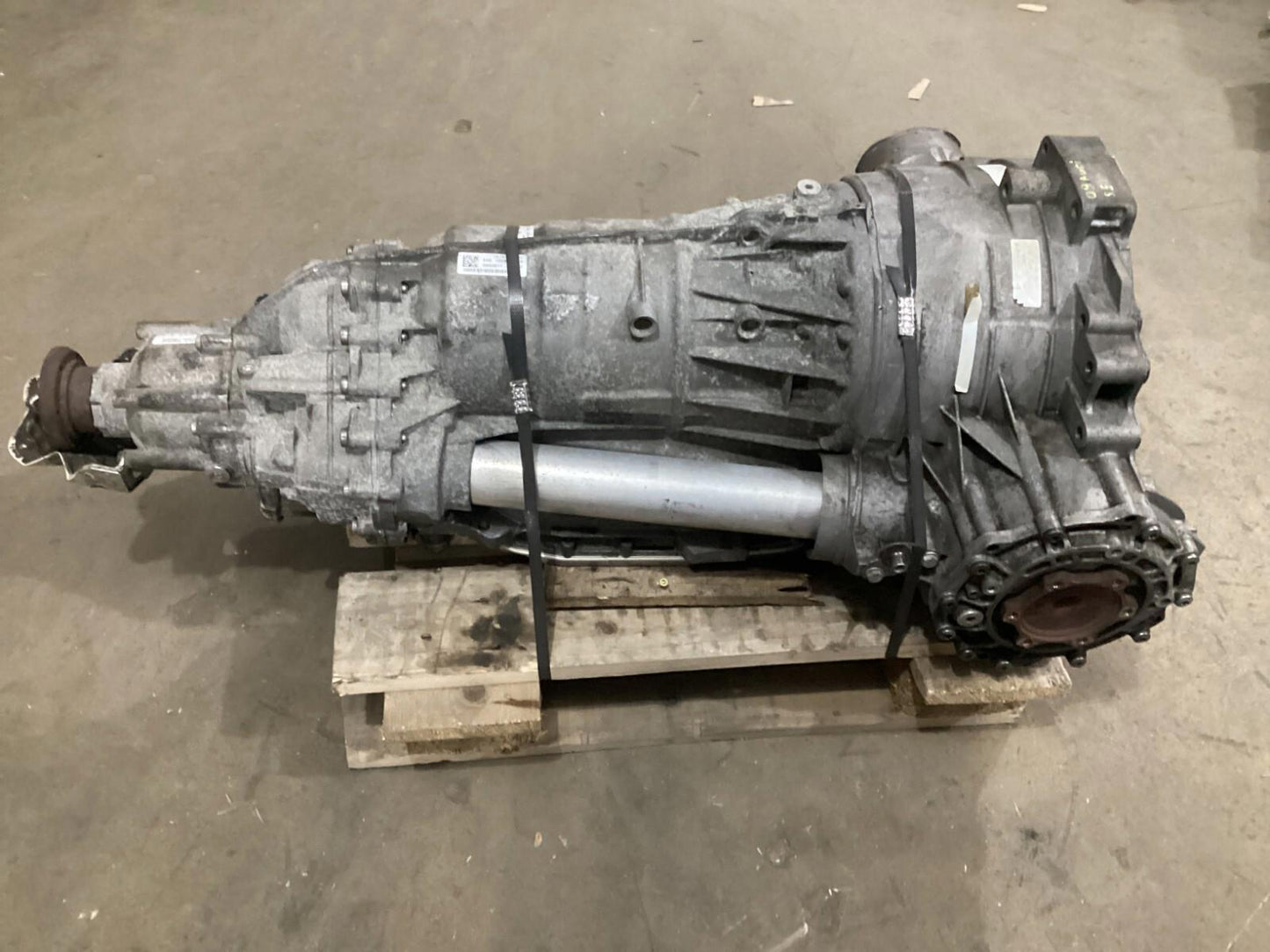 2009 - 2012 AUDI S5 AUTOMATIC TRANSMISSION GEARBOX ZFS957048; 1084401009 OEM .