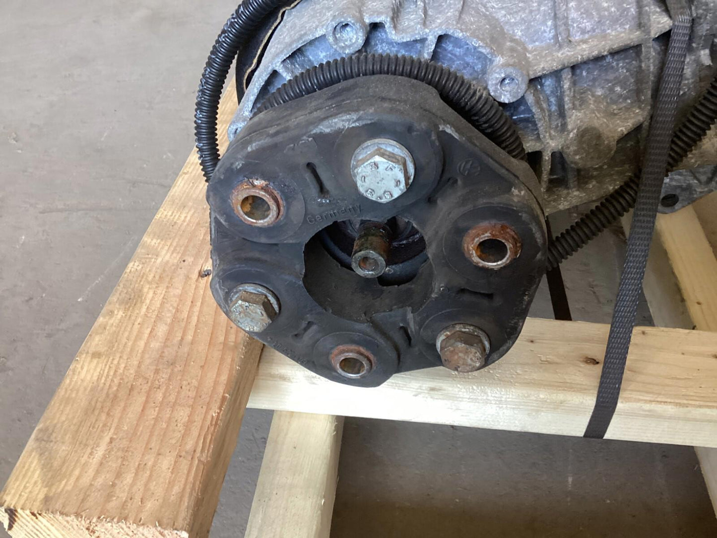 2003 - 2010 Porsche Cayenne Transmission Transfer Case Gear Box OEM