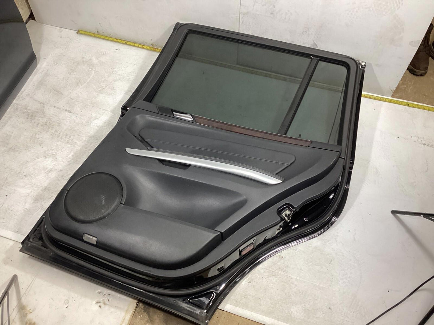 2009-2015 MERCEDES GL350 REAR RIGHT PASSENGER SIDE DOOR SHELL COVER ASSEMBLY OEM
