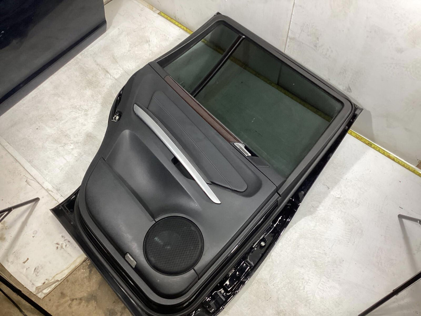 2009-2015 MERCEDES GL350 REAR LEFT DRIVER SIDE COMPLETE DOOR SHELL COVER OEM .