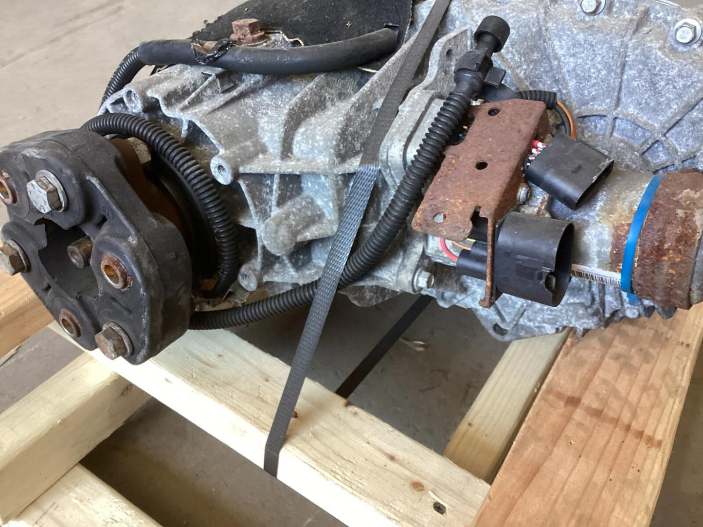 2003 - 2010 Porsche Cayenne Transmission Transfer Case Gear Box OEM