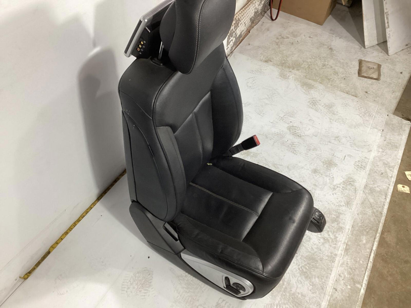 2007-2012 MERCEDES BENZ GL550 AMG SPORT FRONT RIGHT SEAT LEATHER W/ SCREEN OEM .