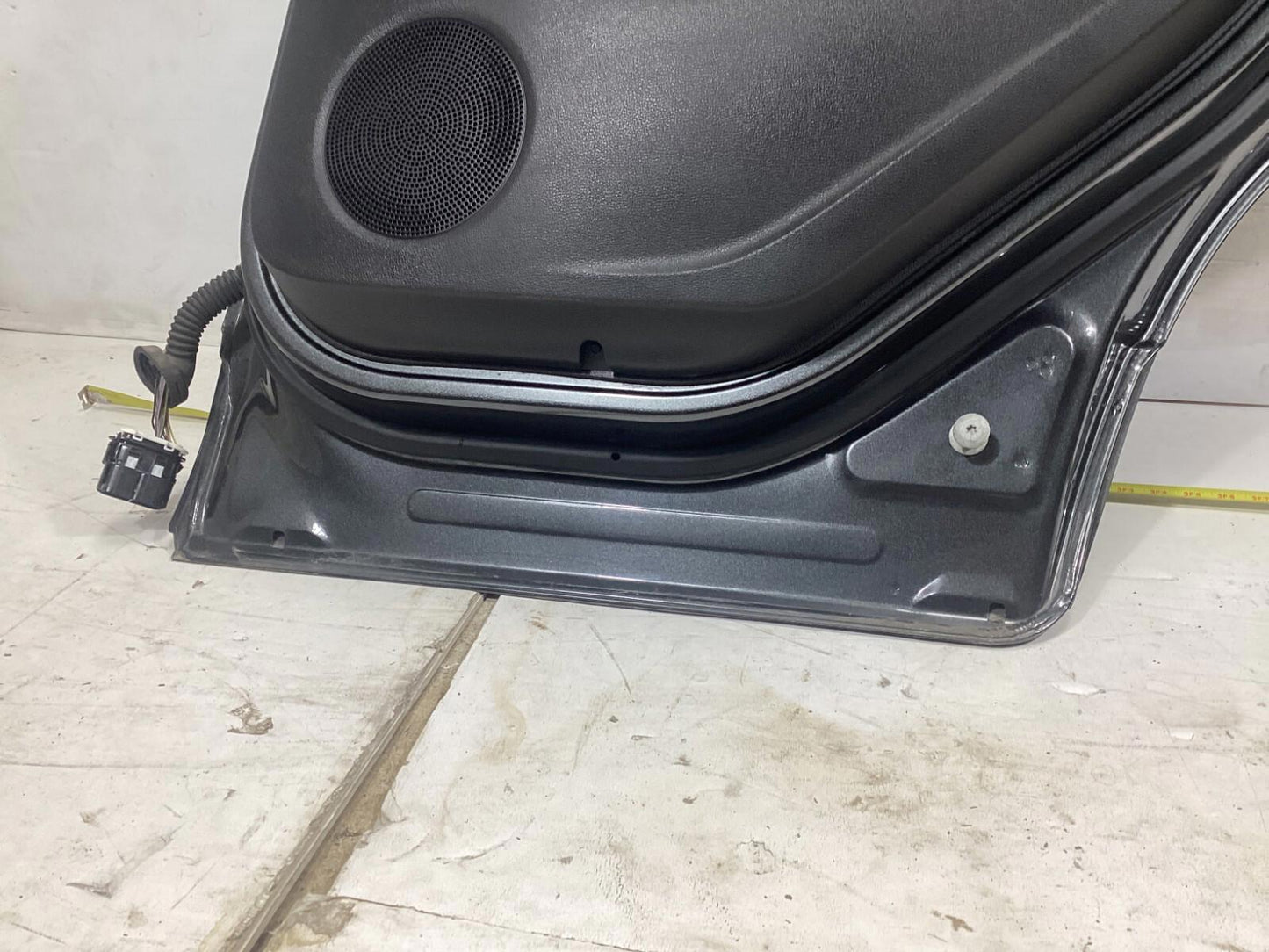 2013 - 2019 FORD ESCAPE REAR RIGHT PASSENGER SIDE COMLETE DOOR W/ DOOR PANEL OEM
