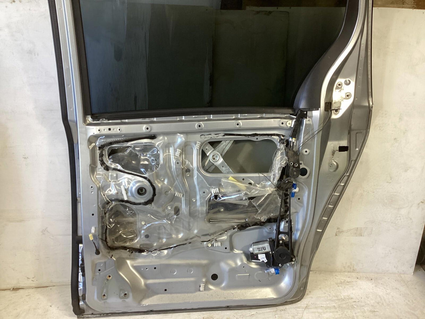 2011-2014 TOYOTA SIENNA Rear Passenger Side Complete Door Assembly w/ Glass OEM