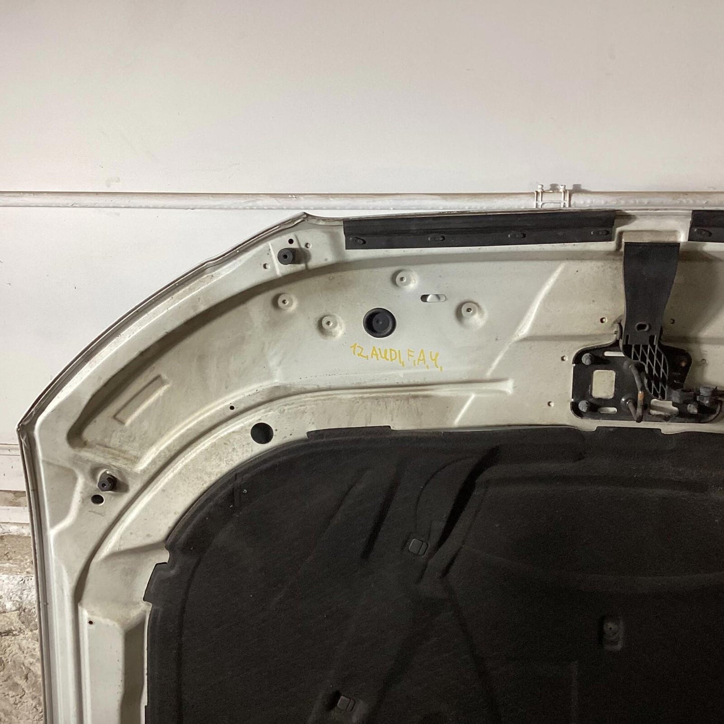 2009-2012 AUDI A4 2.0T PREMIUM SERIES HOOD COVER PANEL SHELL 077010542A OEM .
