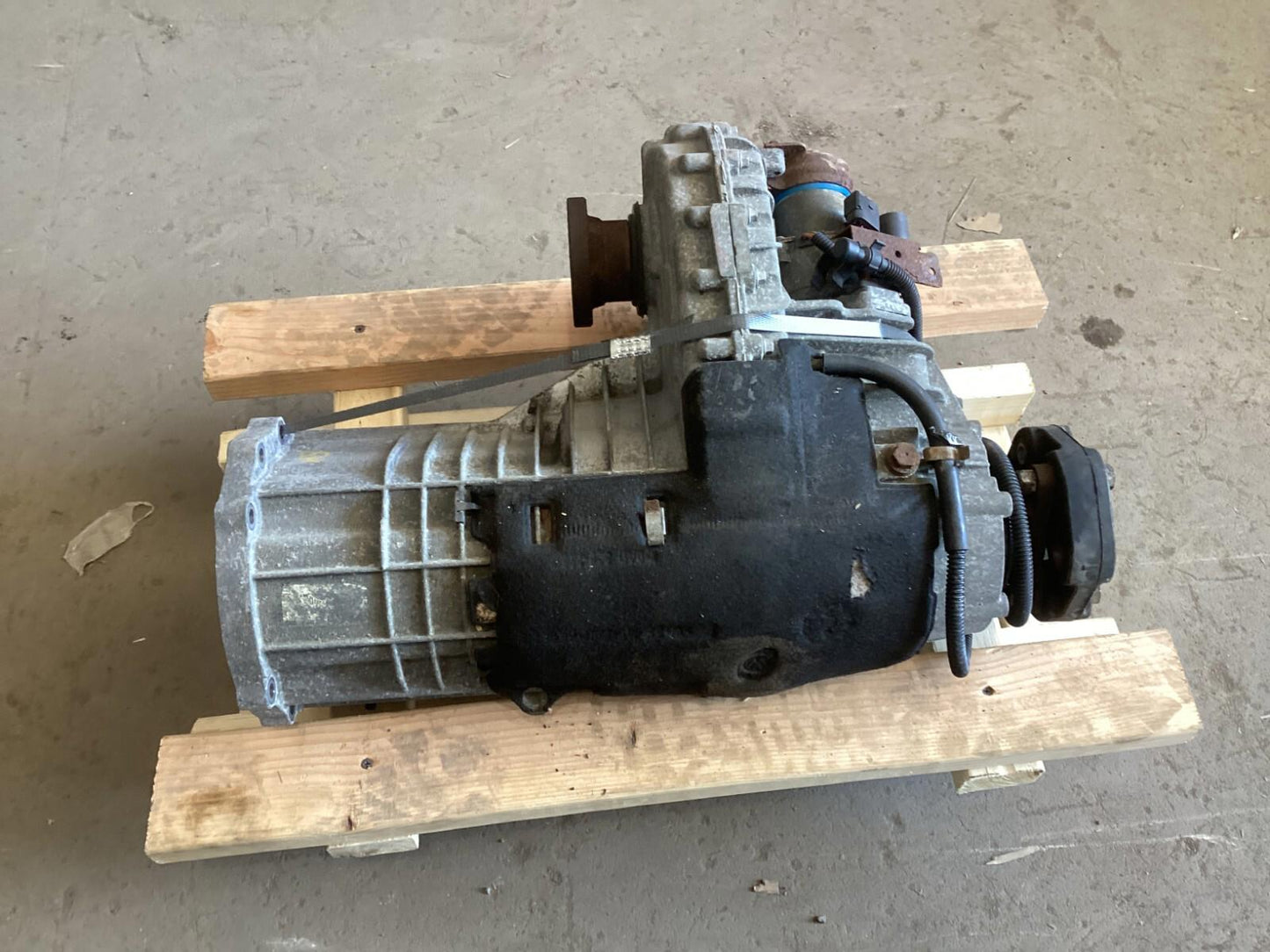 2003 - 2010 Porsche Cayenne Transmission Transfer Case Gear Box OEM