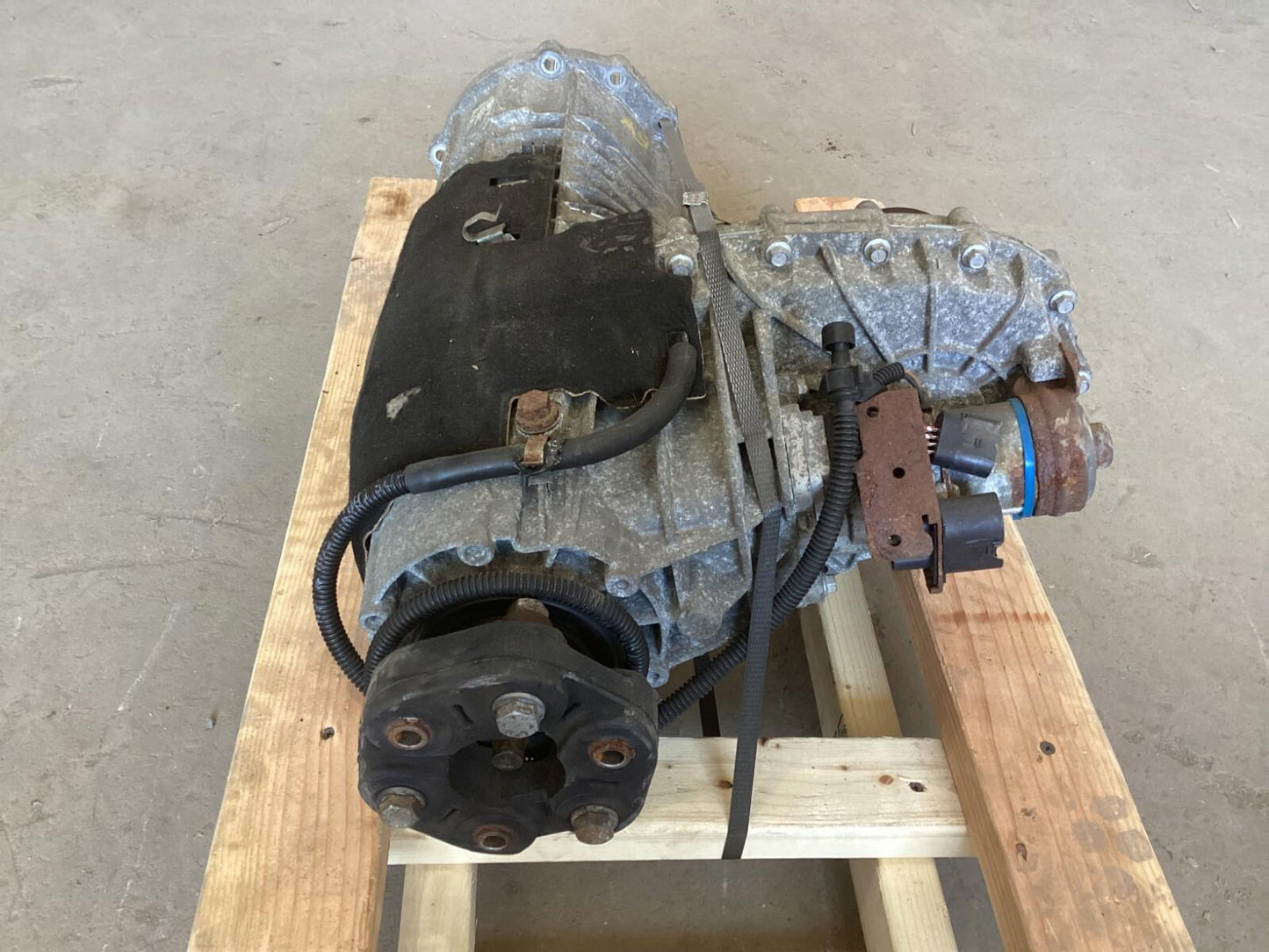 2003 - 2010 Porsche Cayenne Transmission Transfer Case Gear Box OEM