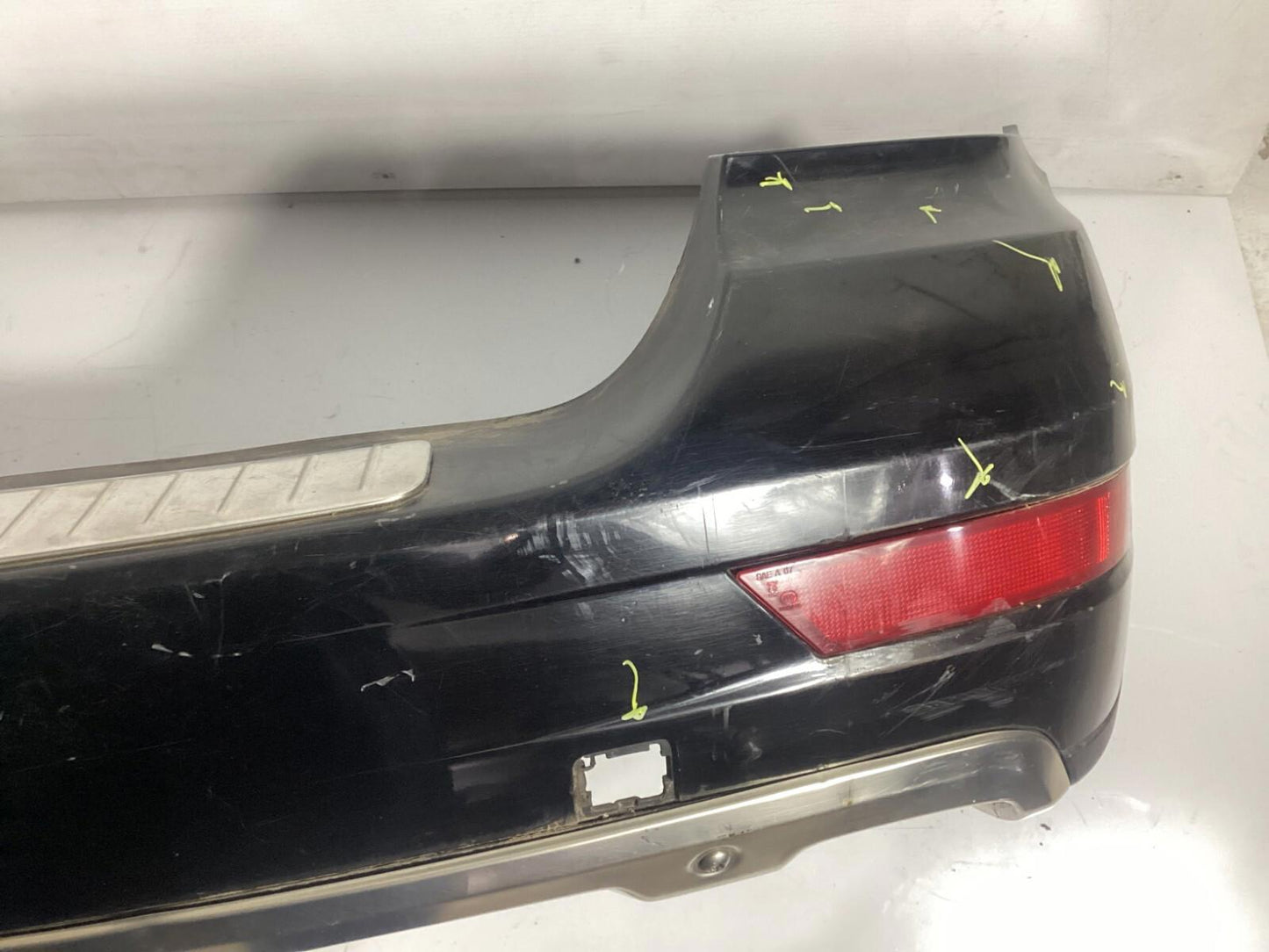 2008 - 2011 MERCEDES BENZ ML550 ML CLASS REAR BUMPER COVER ASSEMBLY OEM .
