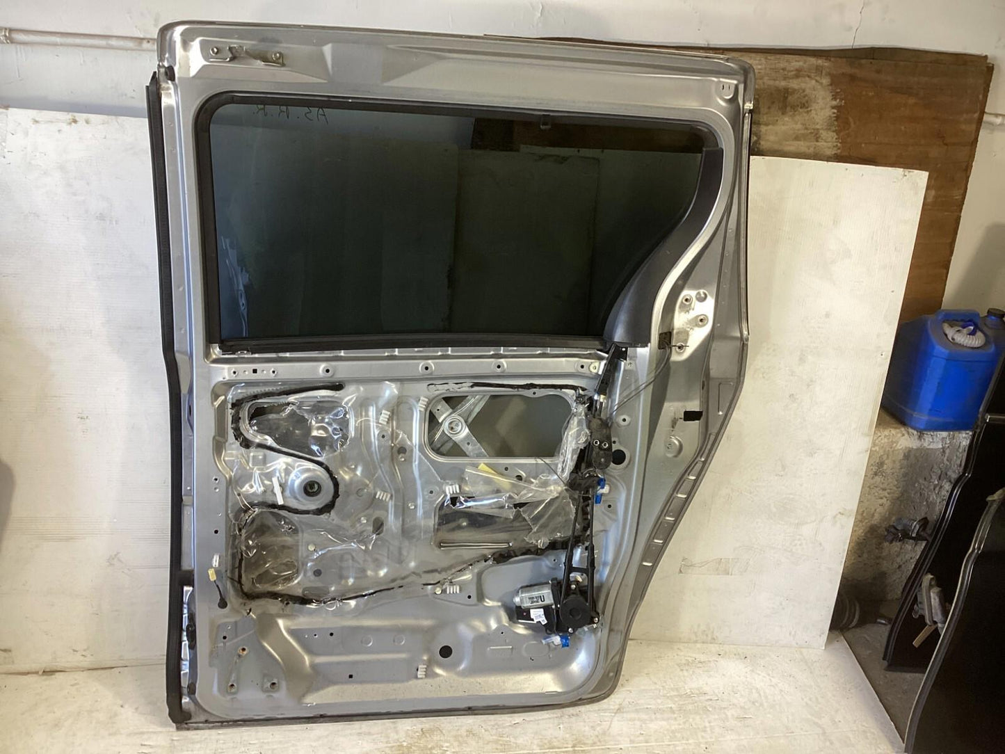 2011-2014 TOYOTA SIENNA Rear Passenger Side Complete Door Assembly w/ Glass OEM