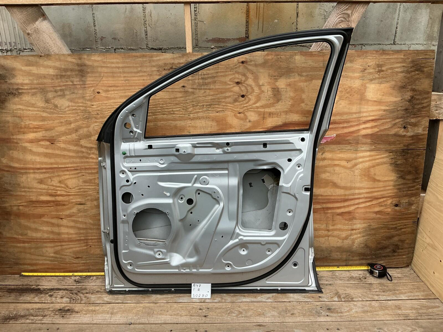 2007 - 2015 Audi Q7 3.6 Premium Front Right Passenger Side Door Shell OEM.