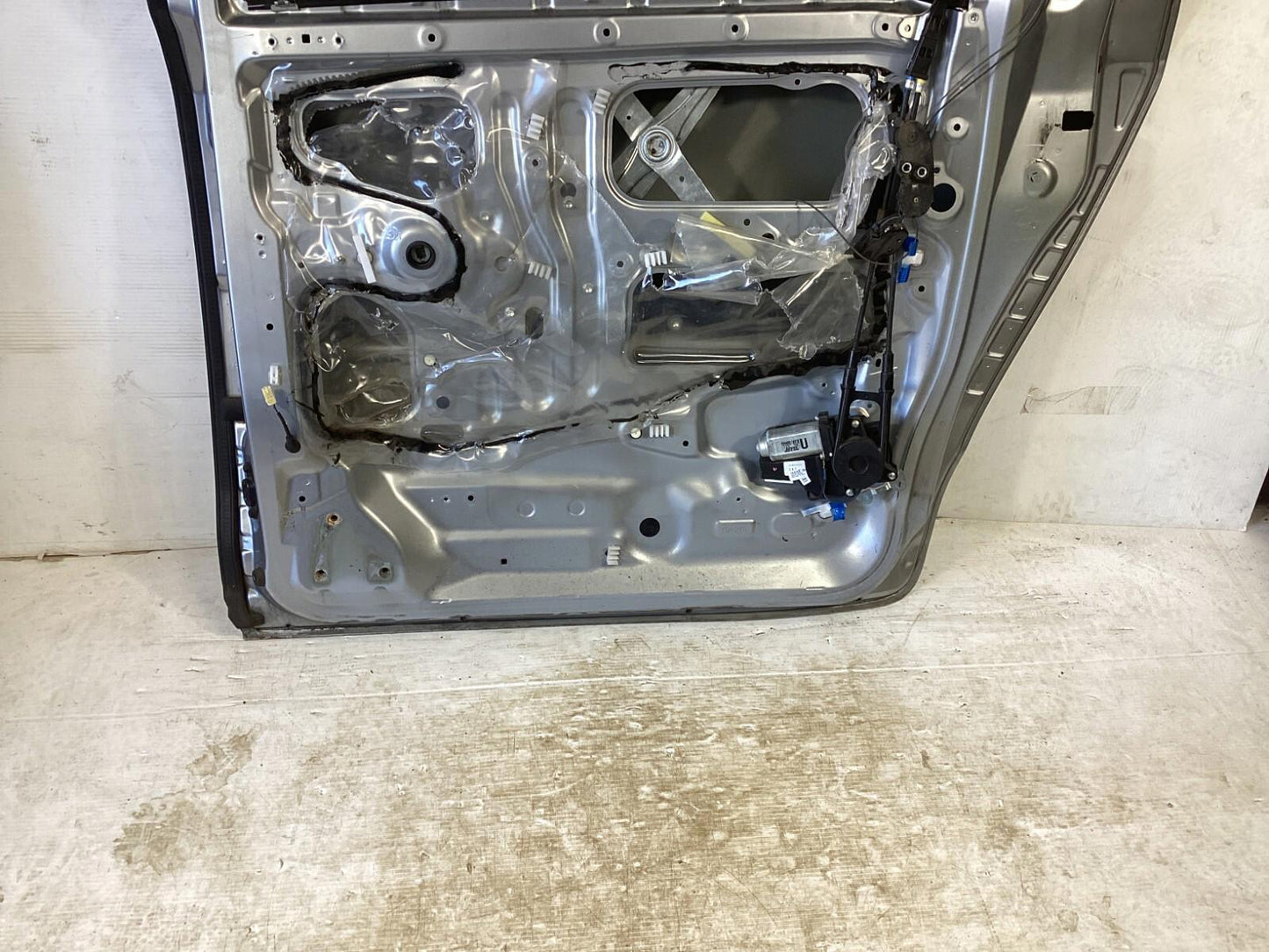 2011-2014 TOYOTA SIENNA Rear Passenger Side Complete Door Assembly w/ Glass OEM