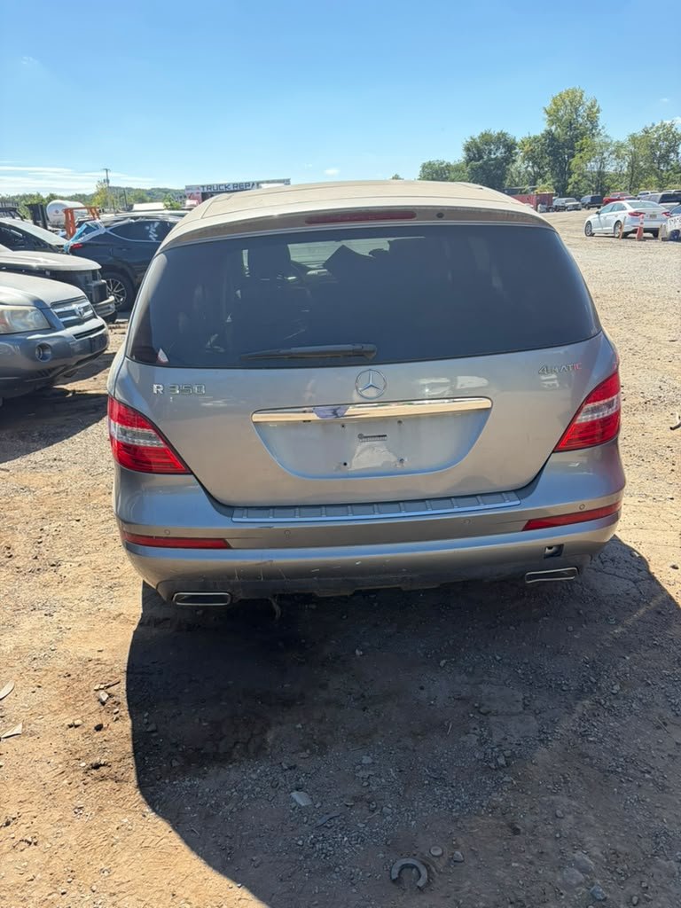 2011-2013 Mercedes-Benz R350 Rear Left Driver Side Tail Light A2518201964 OEM