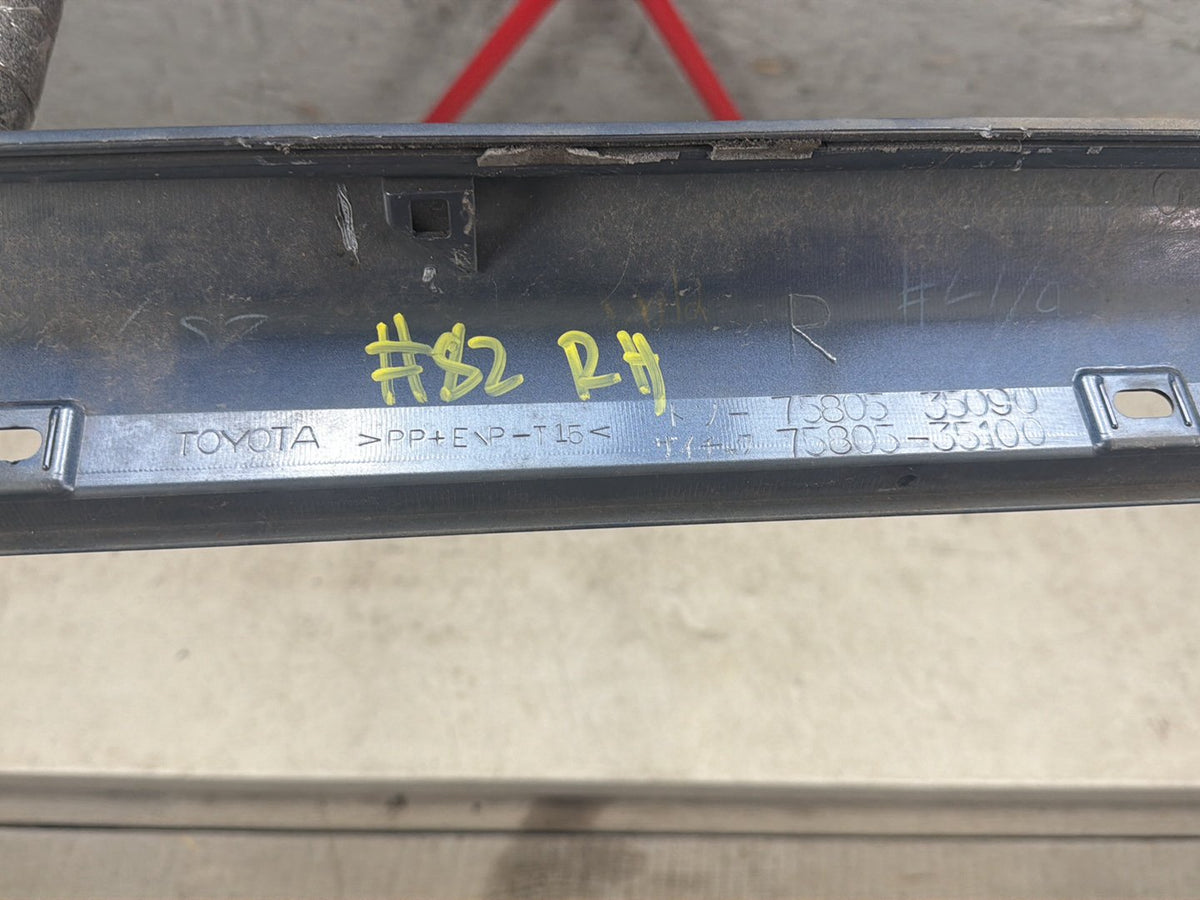 2003-2005 Toyota 4Runner N210 - Right Rocker Moulding PN: 75805-35090