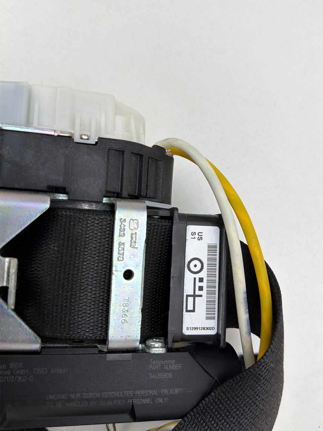 2014-2015 BMW X1 E84 Front Seat Belt 34085906 OEM