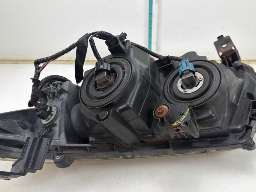 2011-2013 Honda Odyssey Front Right Passenger Headlight OEM