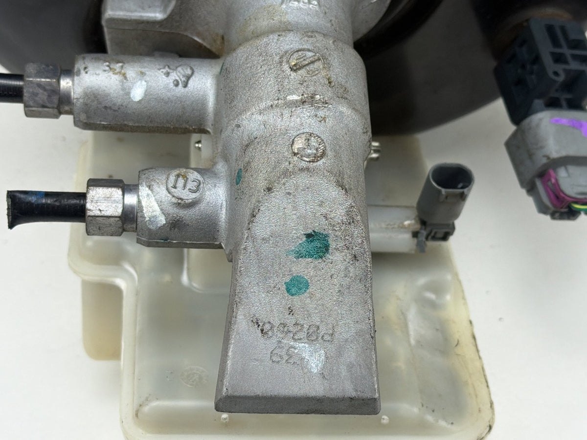 2014-2019 Jeep Grand Cherokee Power Brake Booster Master Cylinder 68190182AE OEM