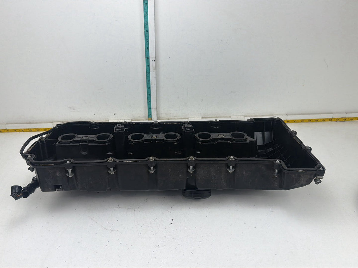 2008-2011 BMW 528i E60 Engine Cylinder Head Valve Cover 477270 OEM