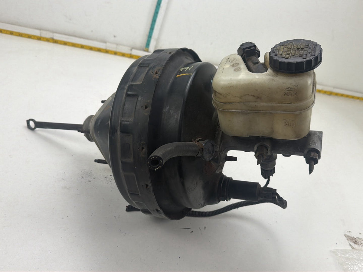 2003-2006 Lincoln Navigator Master Cylinder Power Brake Booster OEM