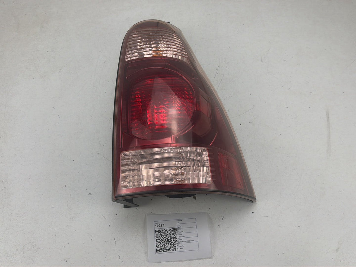 2003-2005 Toyota 4Runner Rear Right Passenger Side Tail Light Assembly OEM