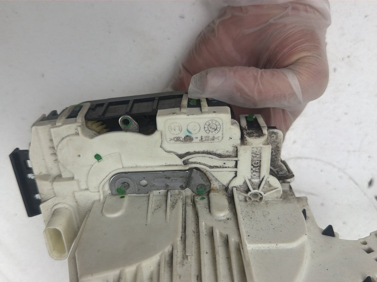 2012-2015 Mercedes-Benz ML550 Front Left Driver Door Lock Latch Actuator OEM