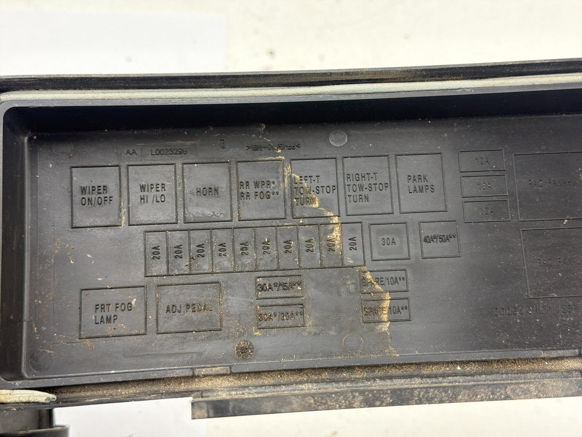 2008-2009 Jeep Grand Cherokee Fuse Box Relay Panel Body Module P04692163AG OEM