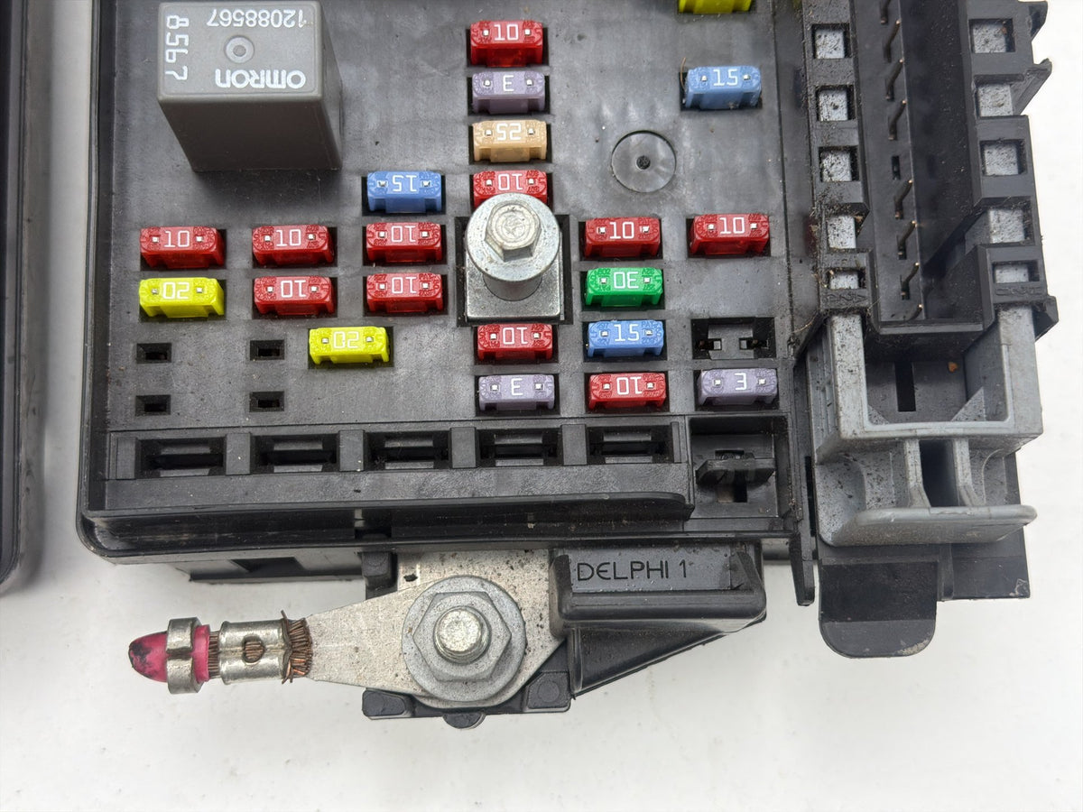 2006 Chevrolet Trailblazer Rear Fuse Relay Box Junction Block 15194396 OEM