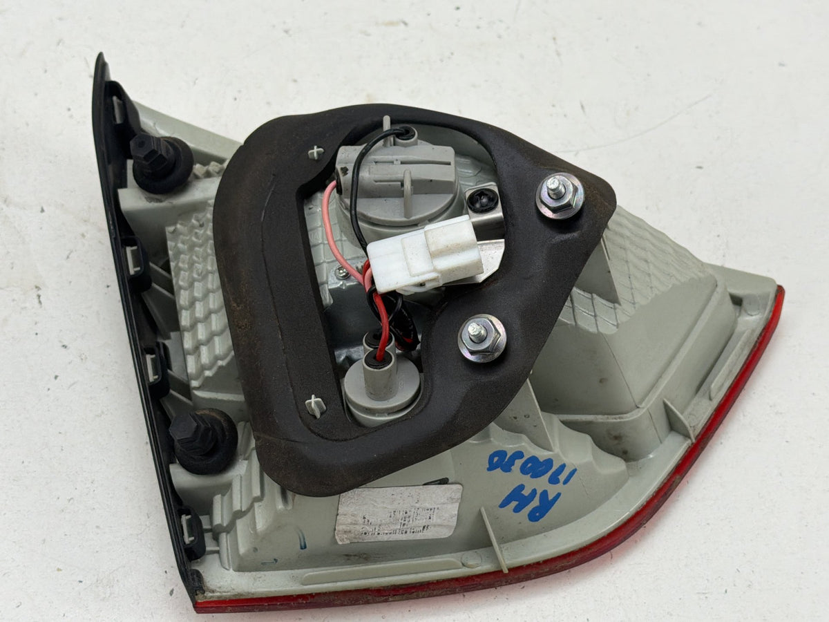 2010-2015 Hyundai Tucson Passenger Right Inner Tail Light Lamp 92406-2S02 OEM