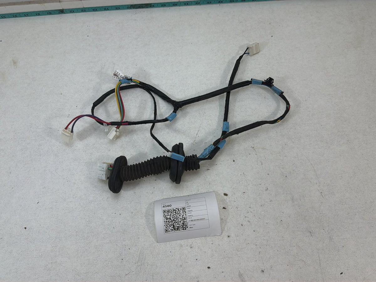 2007-2011 Toyota Camry Rear RH Passenger Side Door Wiring Harness 8215306300 OEM