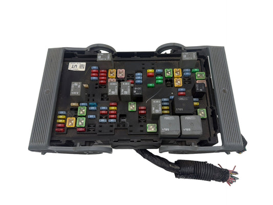 2008-2009 GMC Yukon Fuse Box Relay Module 25905681_02 OEM