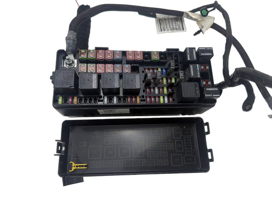 2014-2020 Maserati Quattroporte Engine Bay Power Fuse Box Relay Module OEM