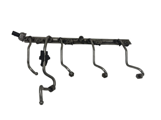 2009-2015 BMW 750i Right Side Fuel Injection Rail Line w/ Injectors 7537319 OEM