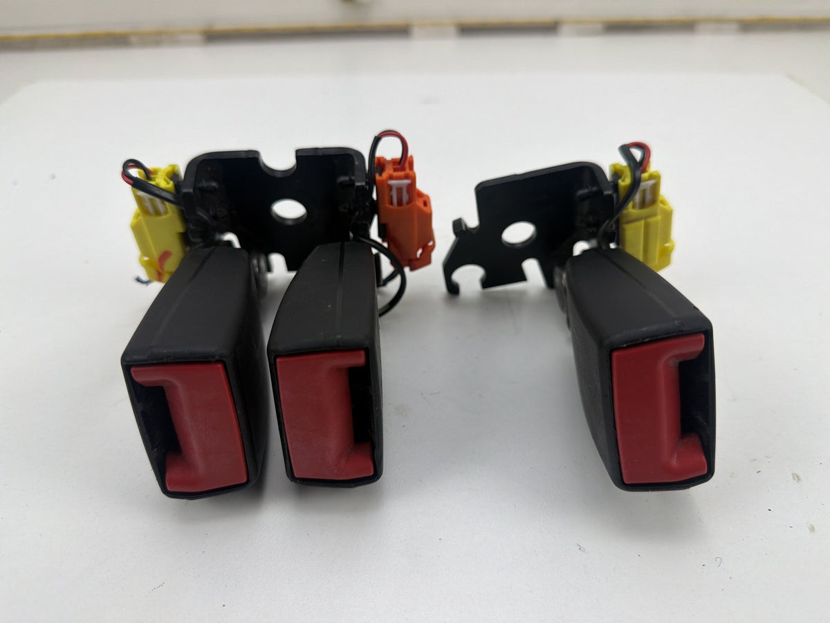 2011-2018 Volvo S60 Rear Seat Belt Buckle Set 34150327 OEM