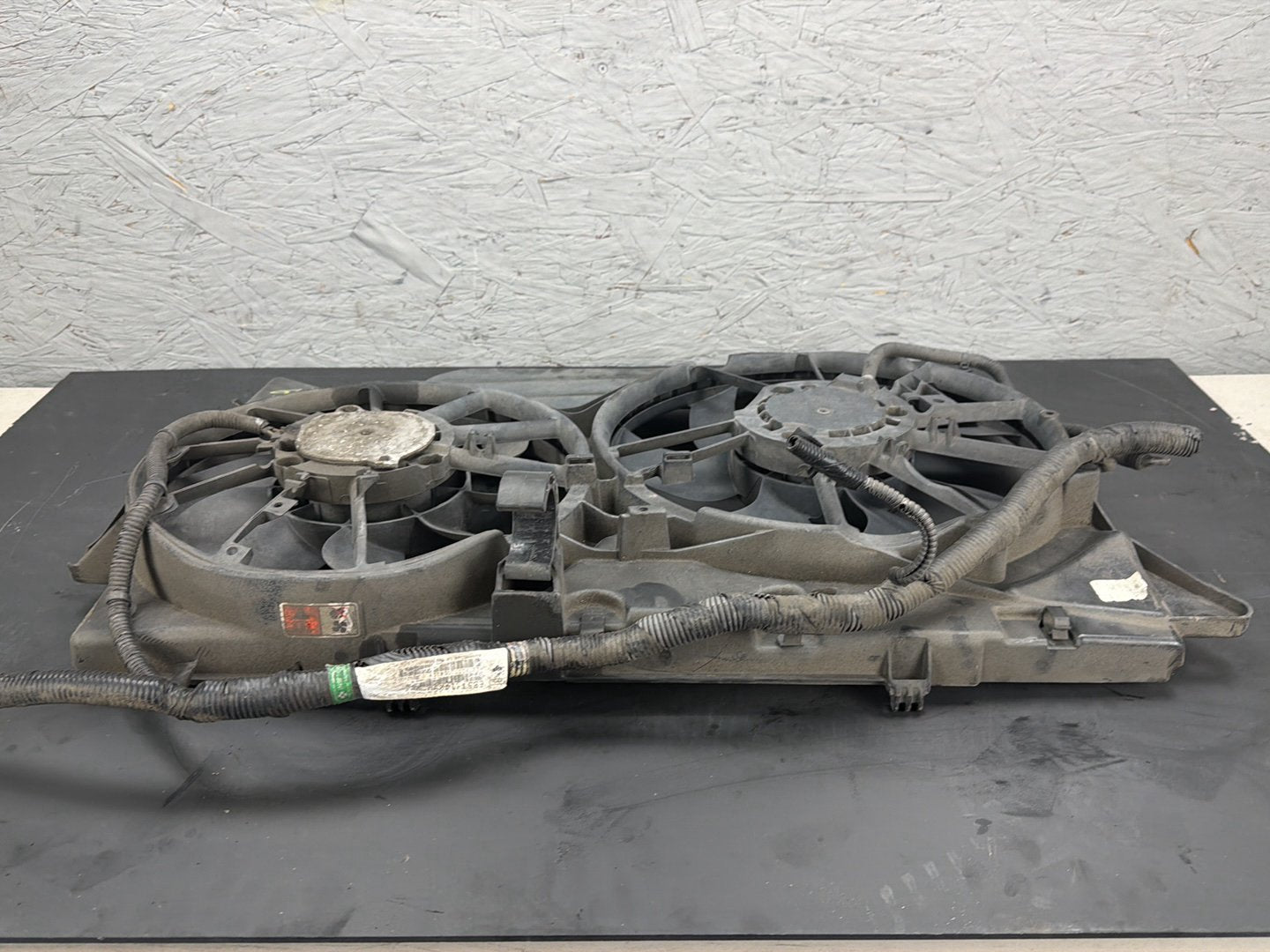 2013-2019 Ford Explorer Radiator Cooling Fan Motor Assembly DA83-8C607-AC OEM