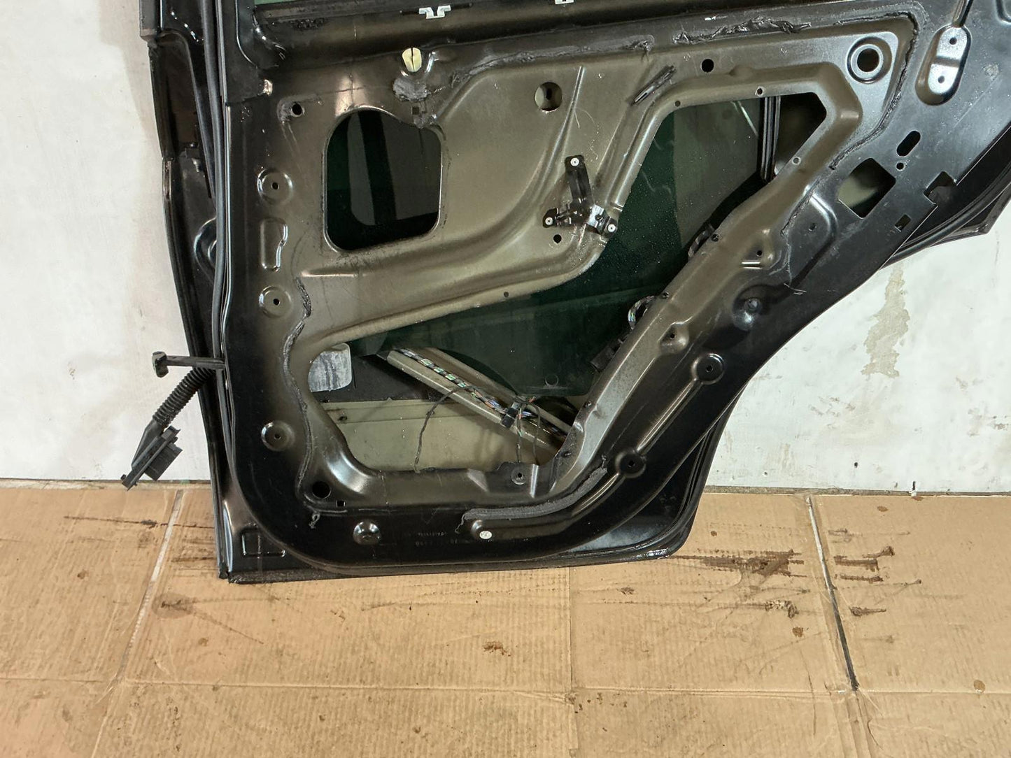 2007 - 2013 BMW X5 xDrive50i Rear Right Passenger Side Door Shell Panel OEM.