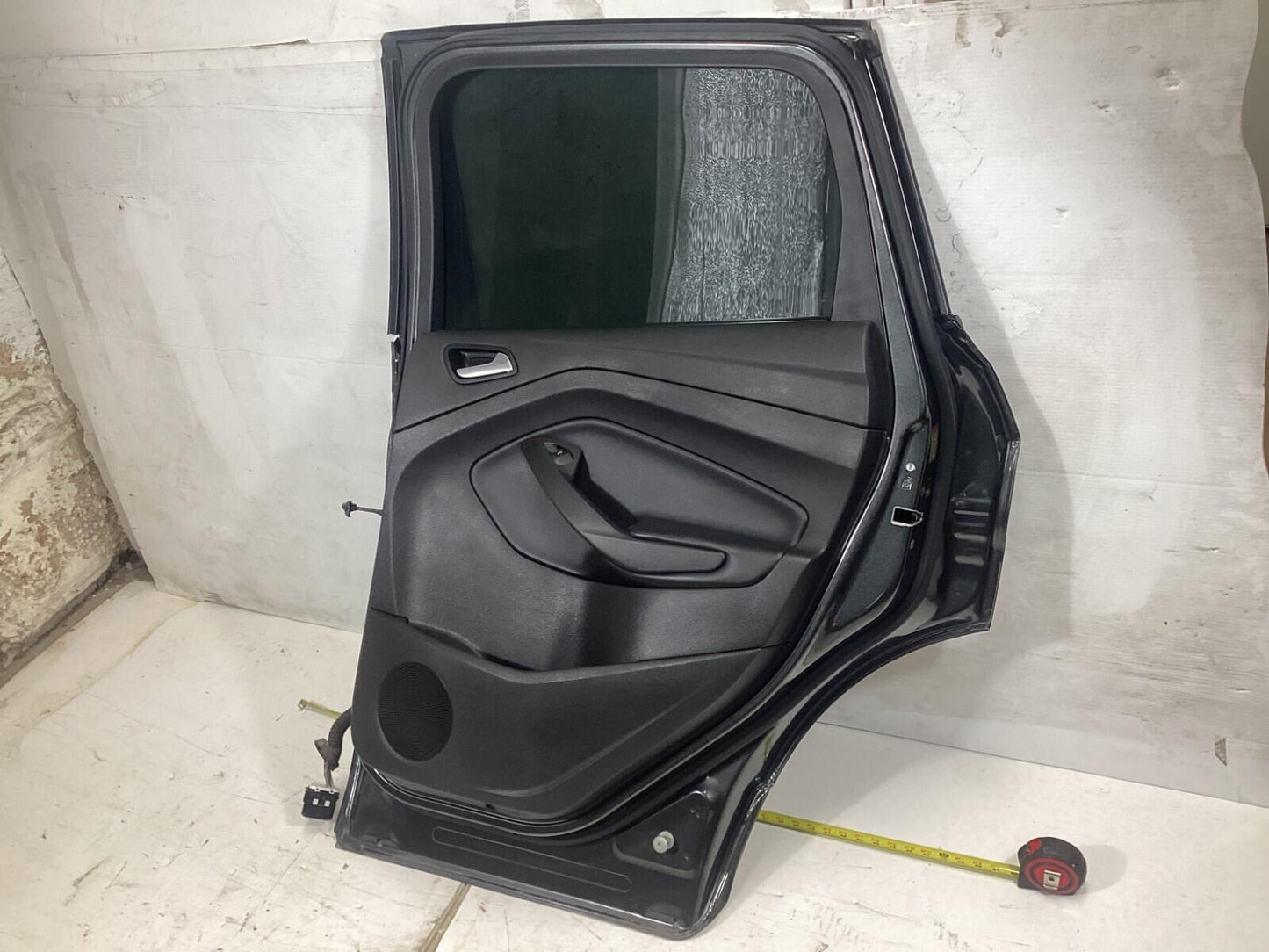 2013-2019 FORD ESCAPE REAR RIGHT PASSENGER SIDE COMLETE DOOR W/ DOOR PANEL OEM.