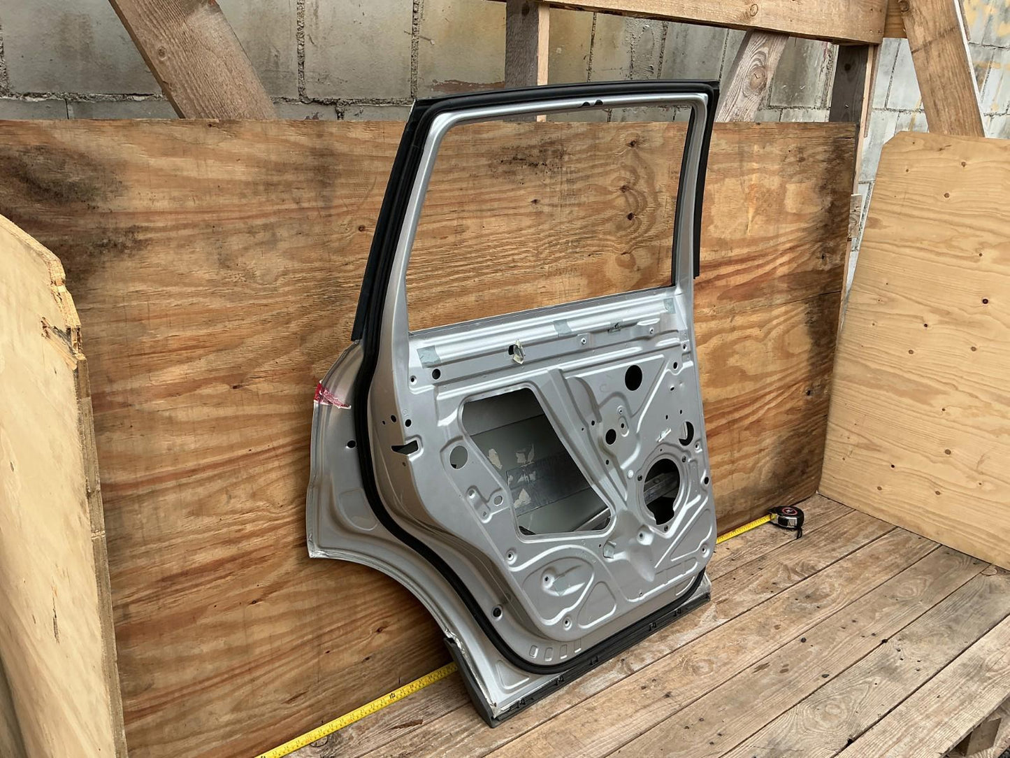 2007 - 2015 Audi Q7 3.6 Premium Rear Left Driver Side Door Shell OEM