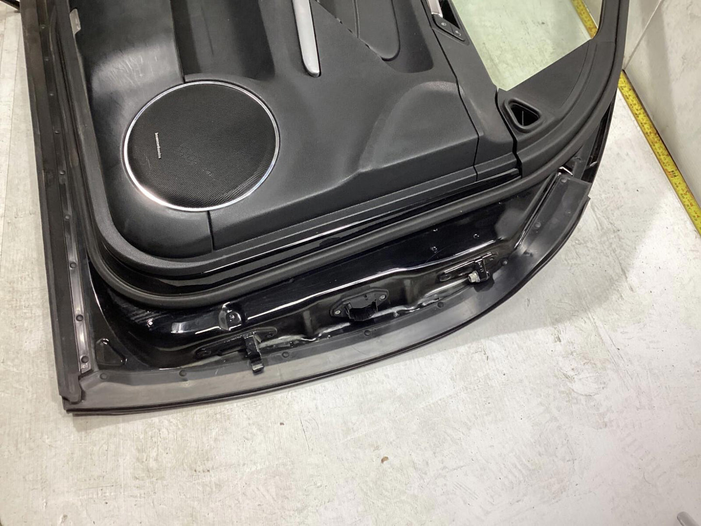 2009-2015 MERCEDES GL350 FRONT LEFT DRIVER DOOR SHELL COVER W/ WINDOW GLASS OEM.