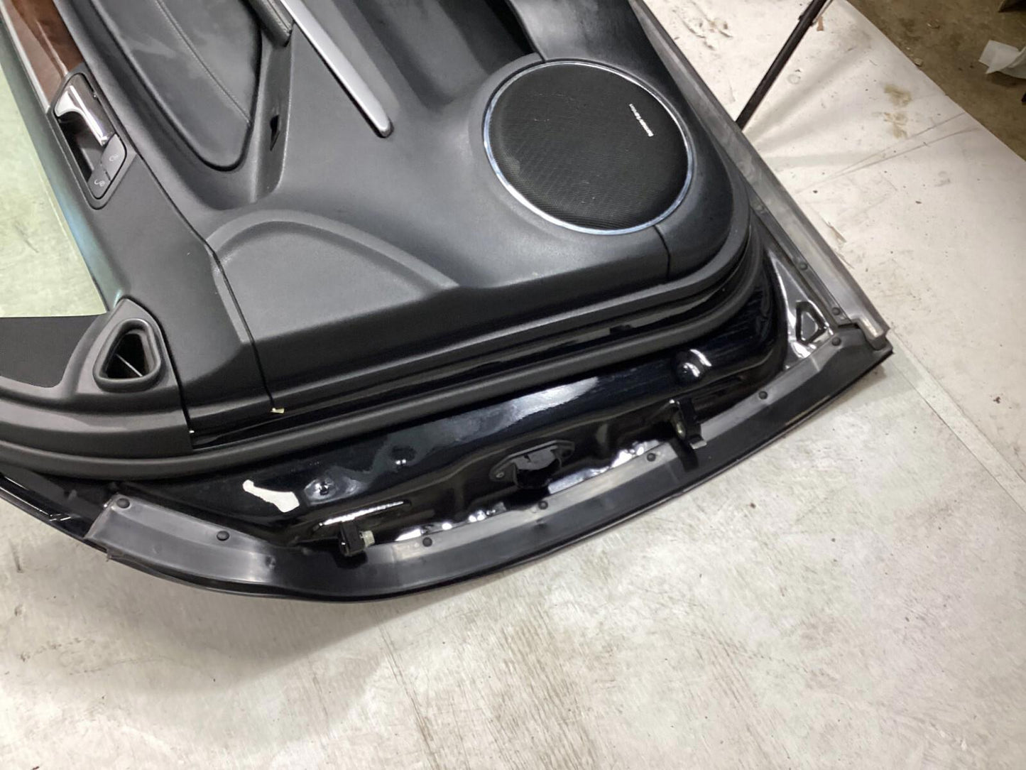 2008 - 2012 Mercedes Benz GL550 Right Front Door Shell w/ Window Glass OEM .