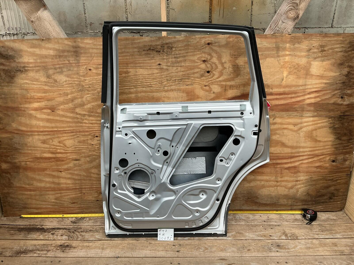 2007 - 2015 Audi Q7 3.6 Premium Rear Right Passenger Side Door Shell OEM.